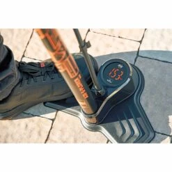 SKS Air-X-Plorer Digi 10.0 Standpumpe -Scott Verkäufe sks air x plorer digi 10 0 fahrrad standpumpe 2022 311747 d